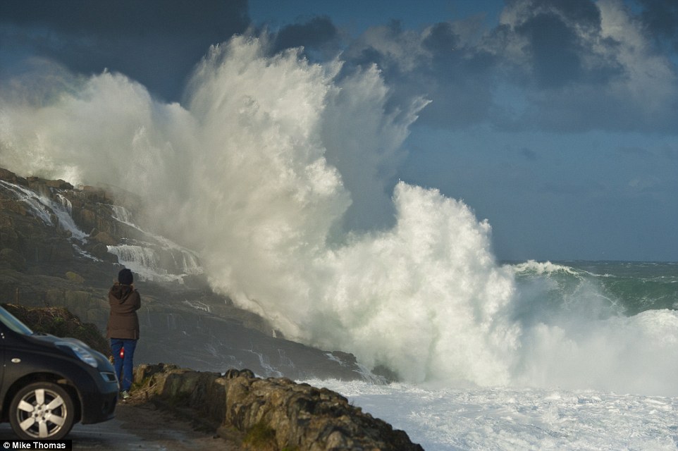 26094C6F00000578-0-image-a-29_1424792024920