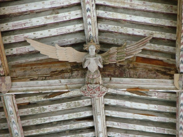 Blythburgh_church_-_roof_angel